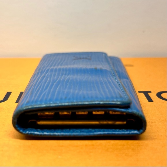 Authentic Louis Vuitton blue epi leather 4 key ring card holder - Picture 8 of 14